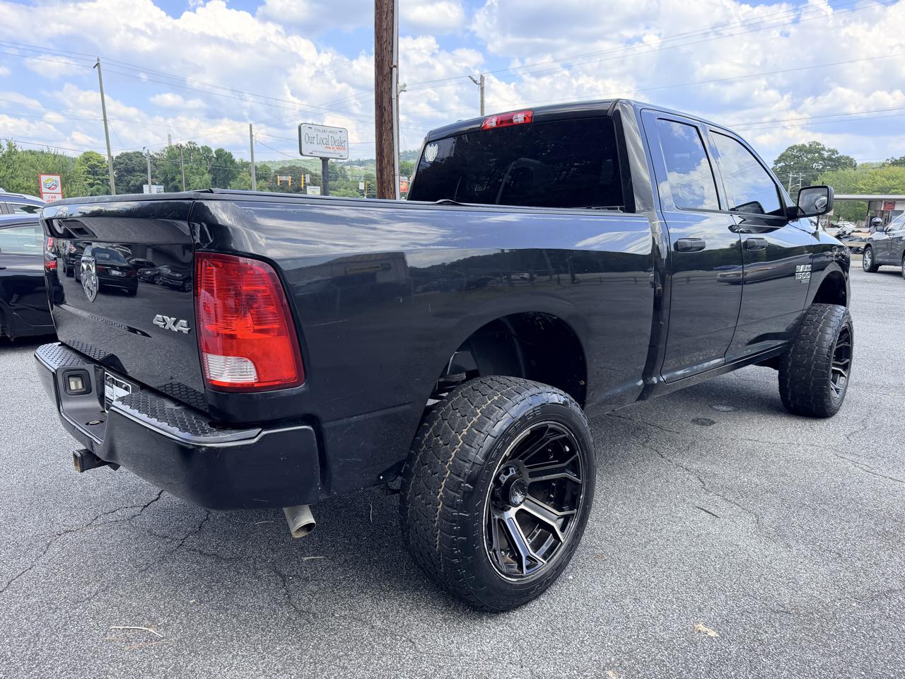 RAM 1500 4WD Quad Cab 140.5" Express 2019