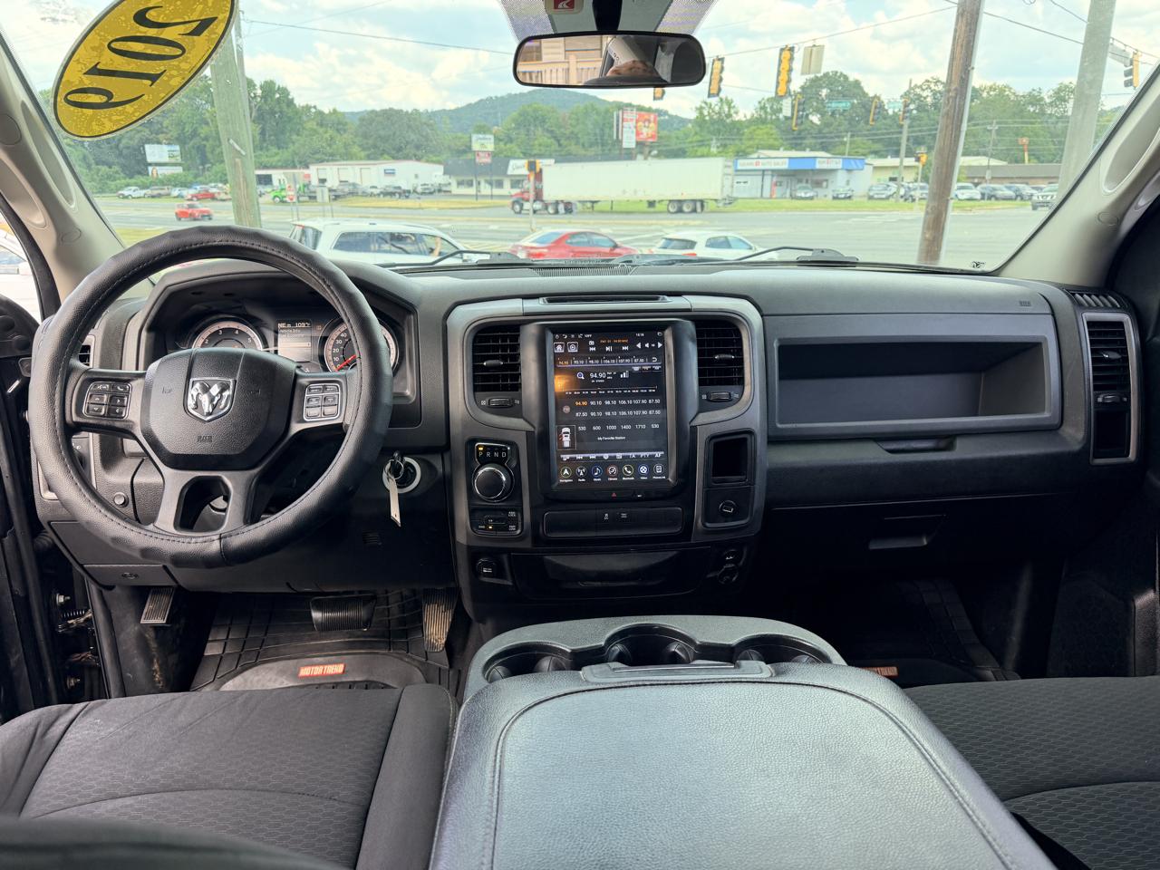 RAM 1500 4WD Quad Cab 140.5" Express 2019