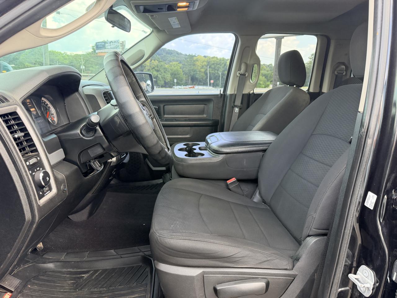 RAM 1500 4WD Quad Cab 140.5" Express 2019