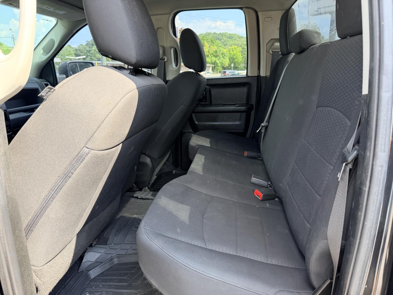 RAM 1500 4WD Quad Cab 140.5" Express 2019