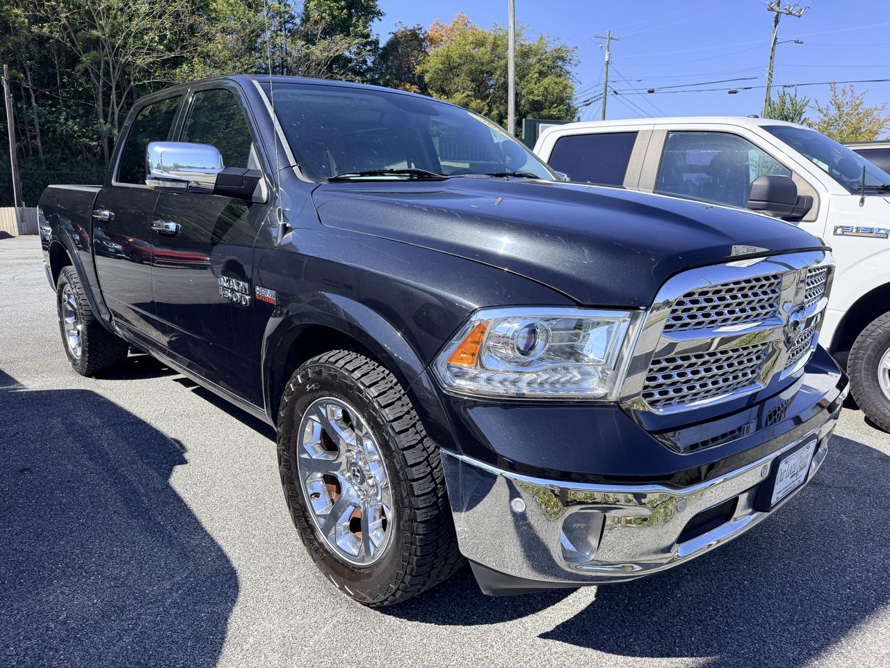 2017 RAM 1500 Laramie Crew Cab