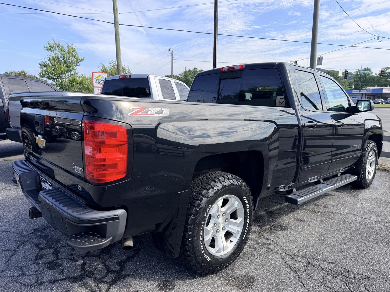 Chevrolet Silverado photo 5