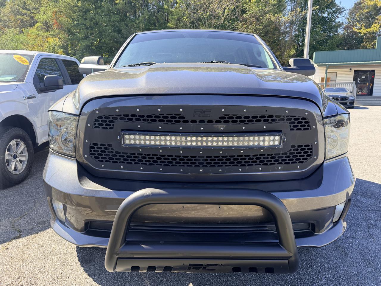 RAM 1500 4WD Quad Cab 140.5" Tradesman 2017