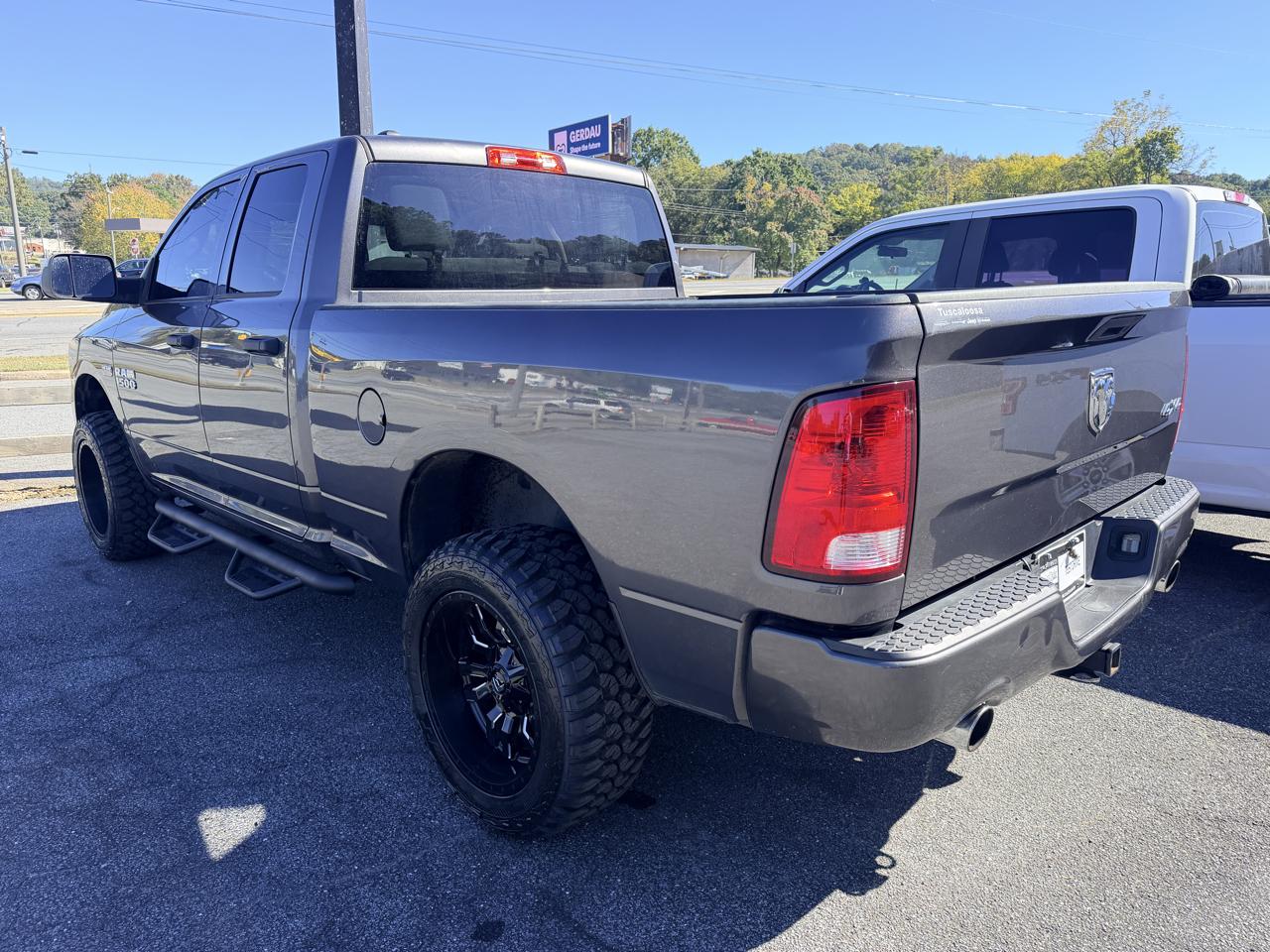 RAM 1500 4WD Quad Cab 140.5" Tradesman 2017