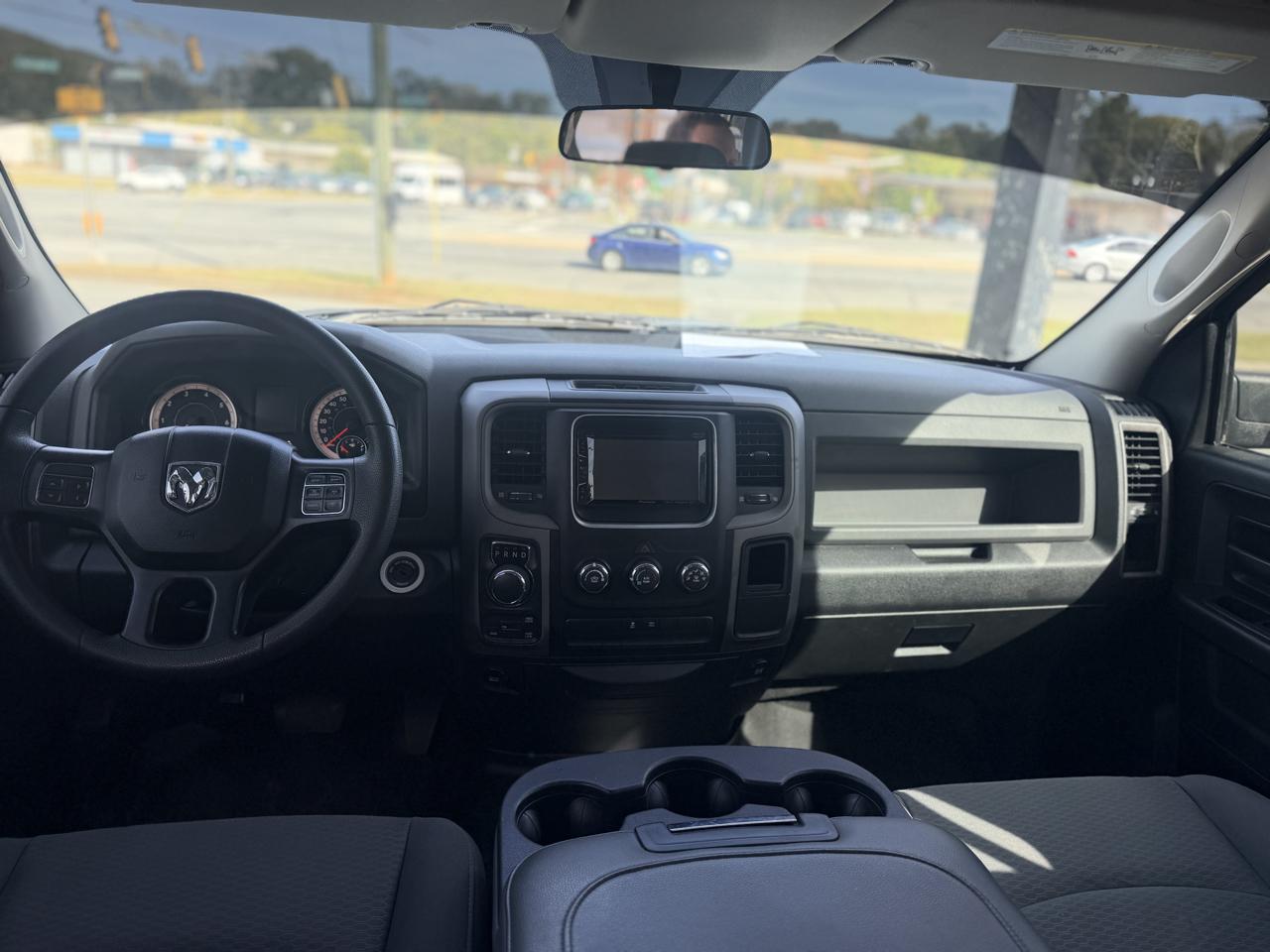 RAM 1500 4WD Quad Cab 140.5" Tradesman 2017