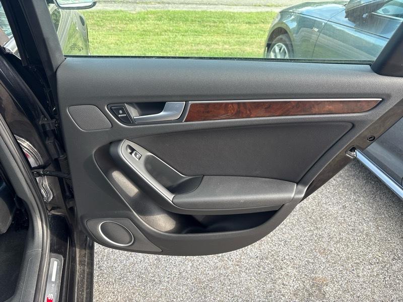 Audi A4 2.0T Sedan quattro Tiptronic 2014