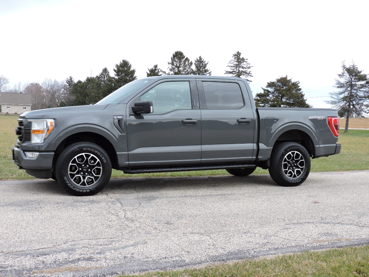 2021 Ford F-150 XLT photo 2