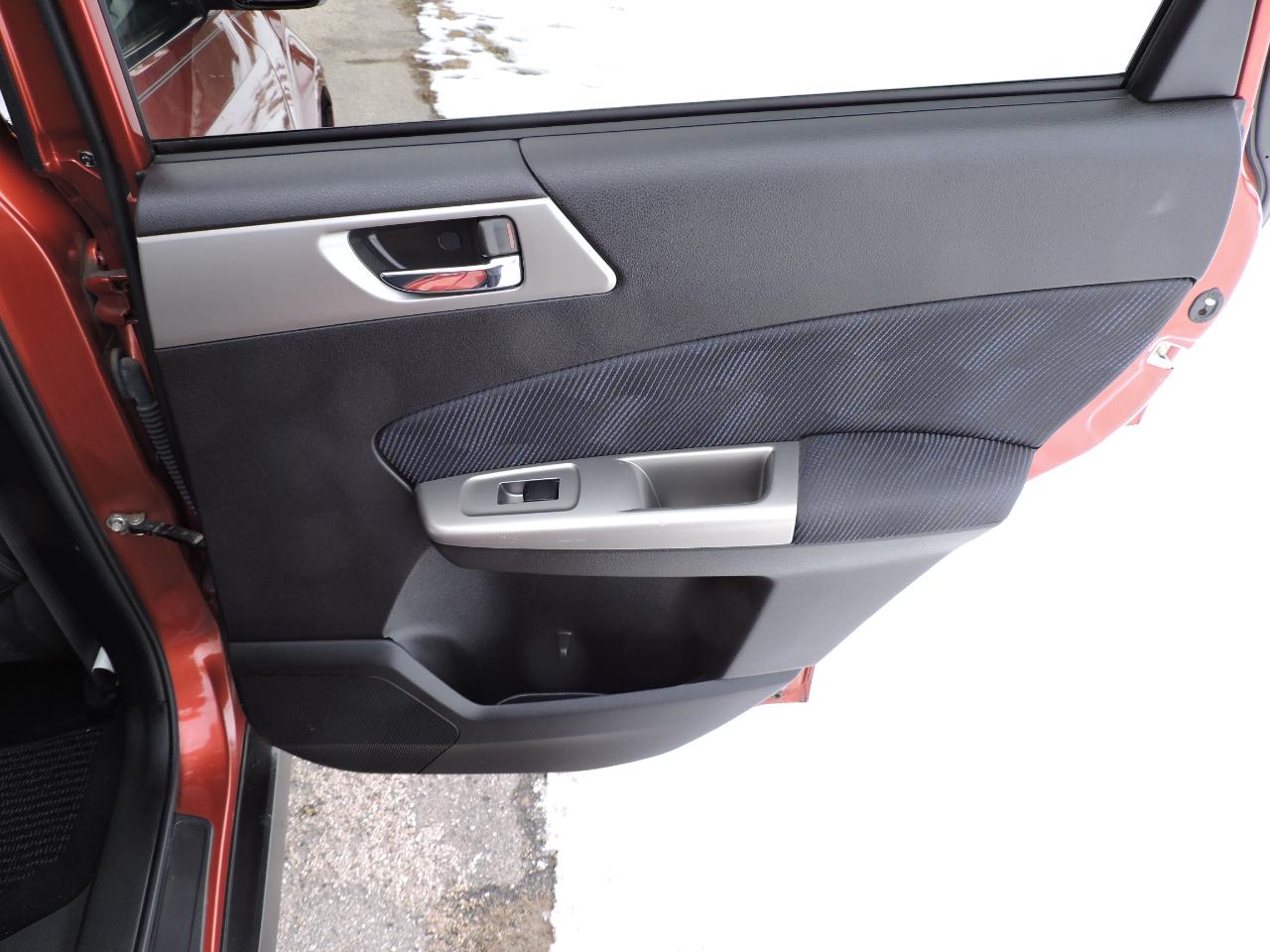 Subaru Forester 4dr Man 2.5X Premium w/All-Weather Pkg 2010