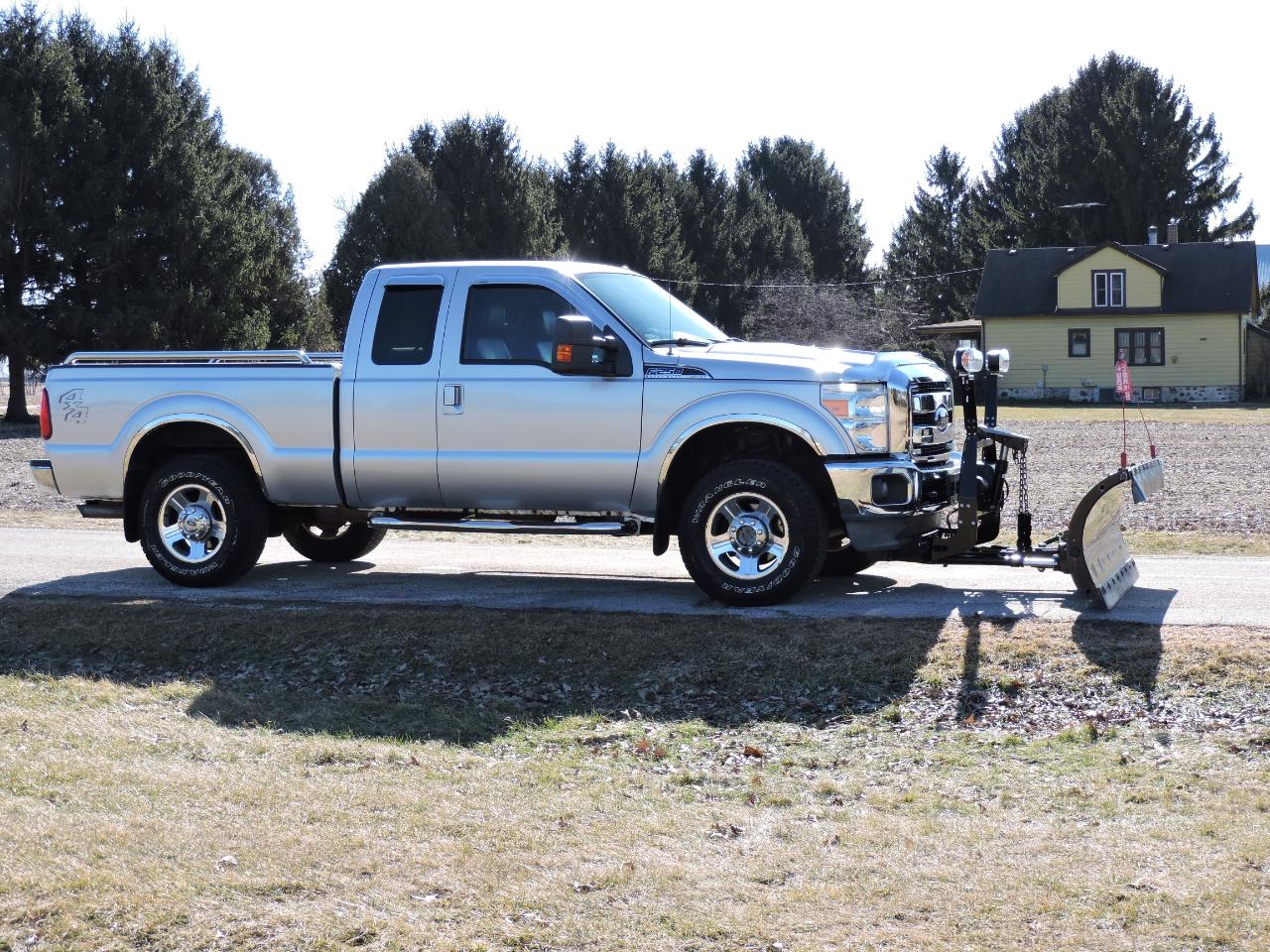 Ford Super Duty F-250 SRW 4WD SuperCab 142" Lariat 2012