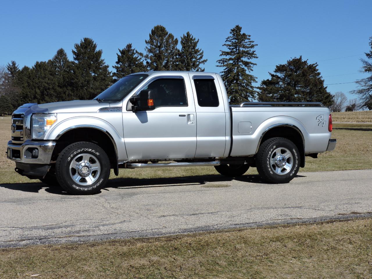 Ford Super Duty F-250 SRW 4WD SuperCab 142" Lariat 2012