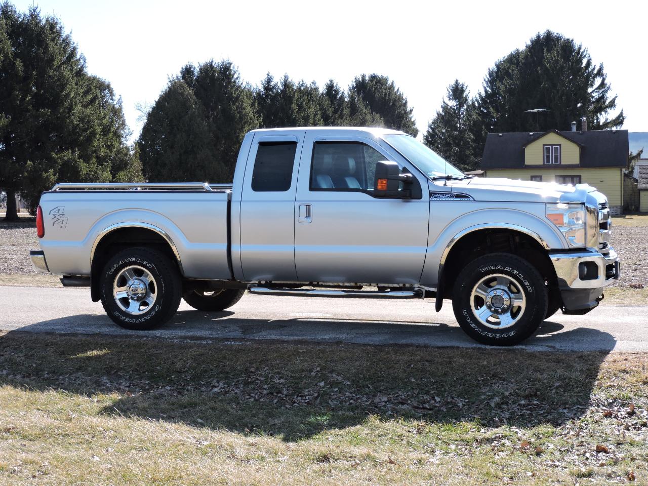 Ford Super Duty F-250 SRW 4WD SuperCab 142" Lariat 2012