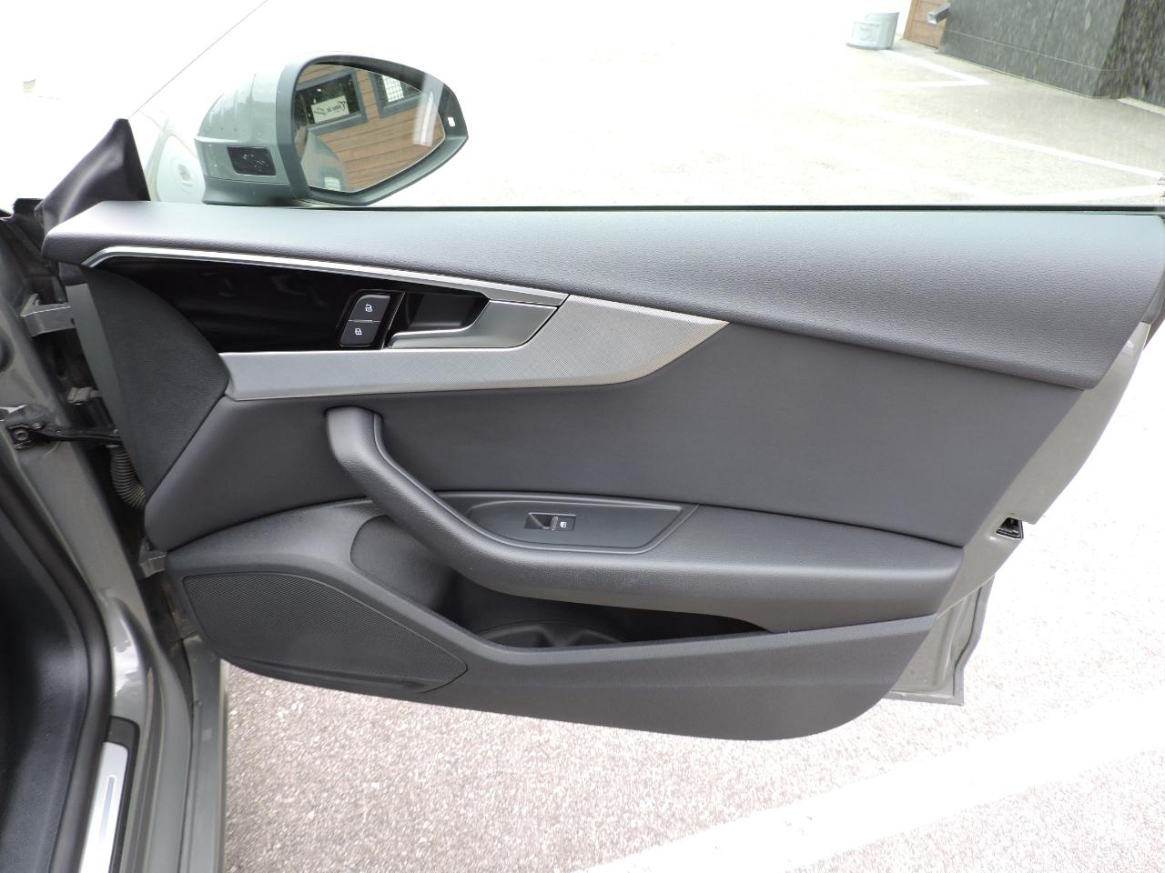 Audi A5 Sportback S line Premium 45 TFSI quattro 2025