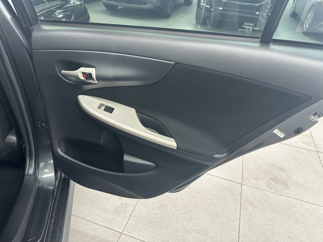 Toyota Corolla S 5-Speed MT 2012 Toyota Corolla S 5-Speed MT 2012