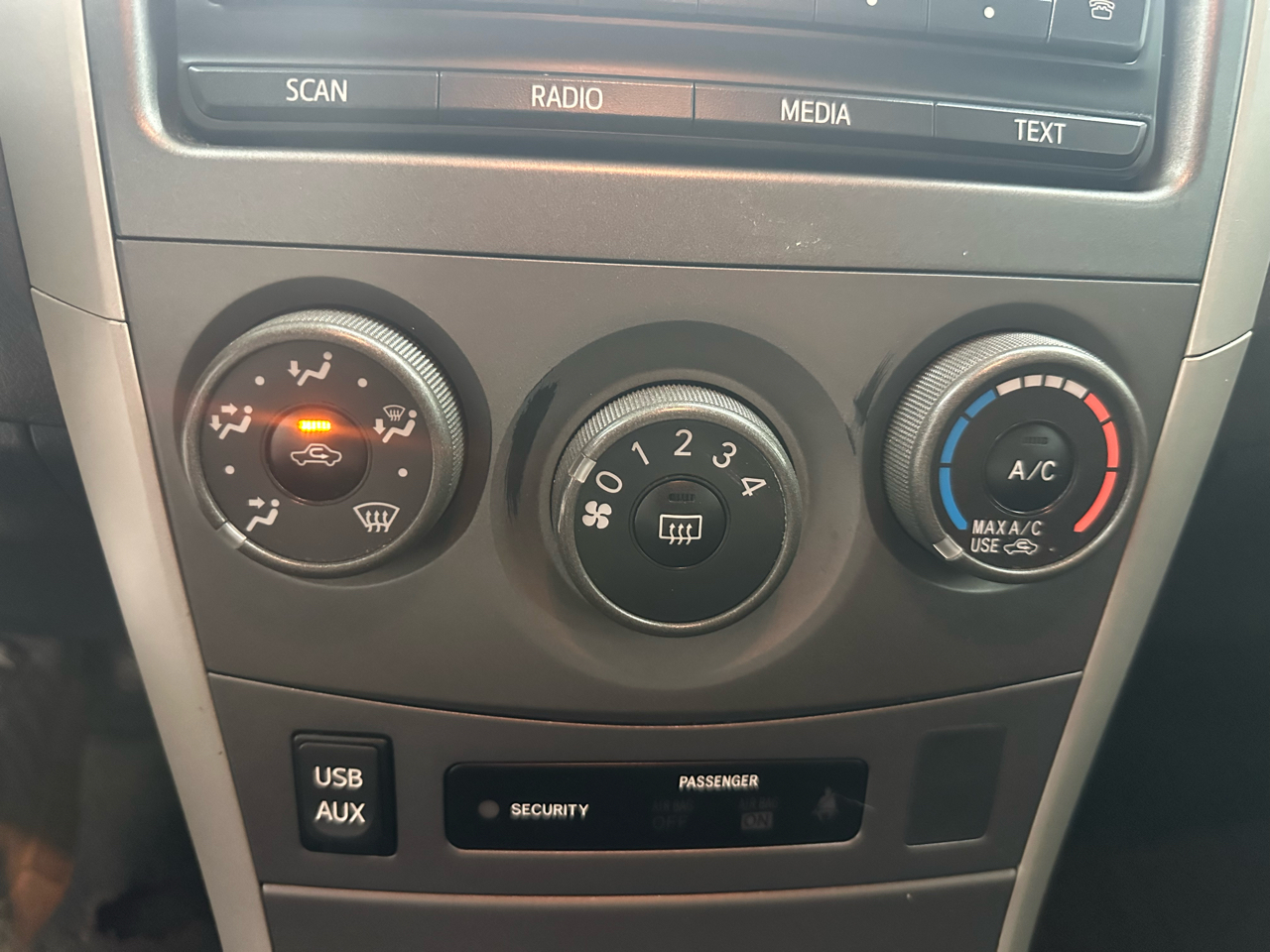 Toyota Corolla S 5-Speed MT 2012 Toyota Corolla S 5-Speed MT 2012