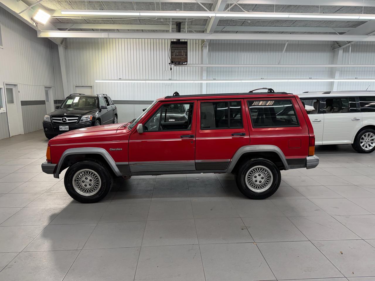Jeep Cherokee Country 4-Door 2WD 1995