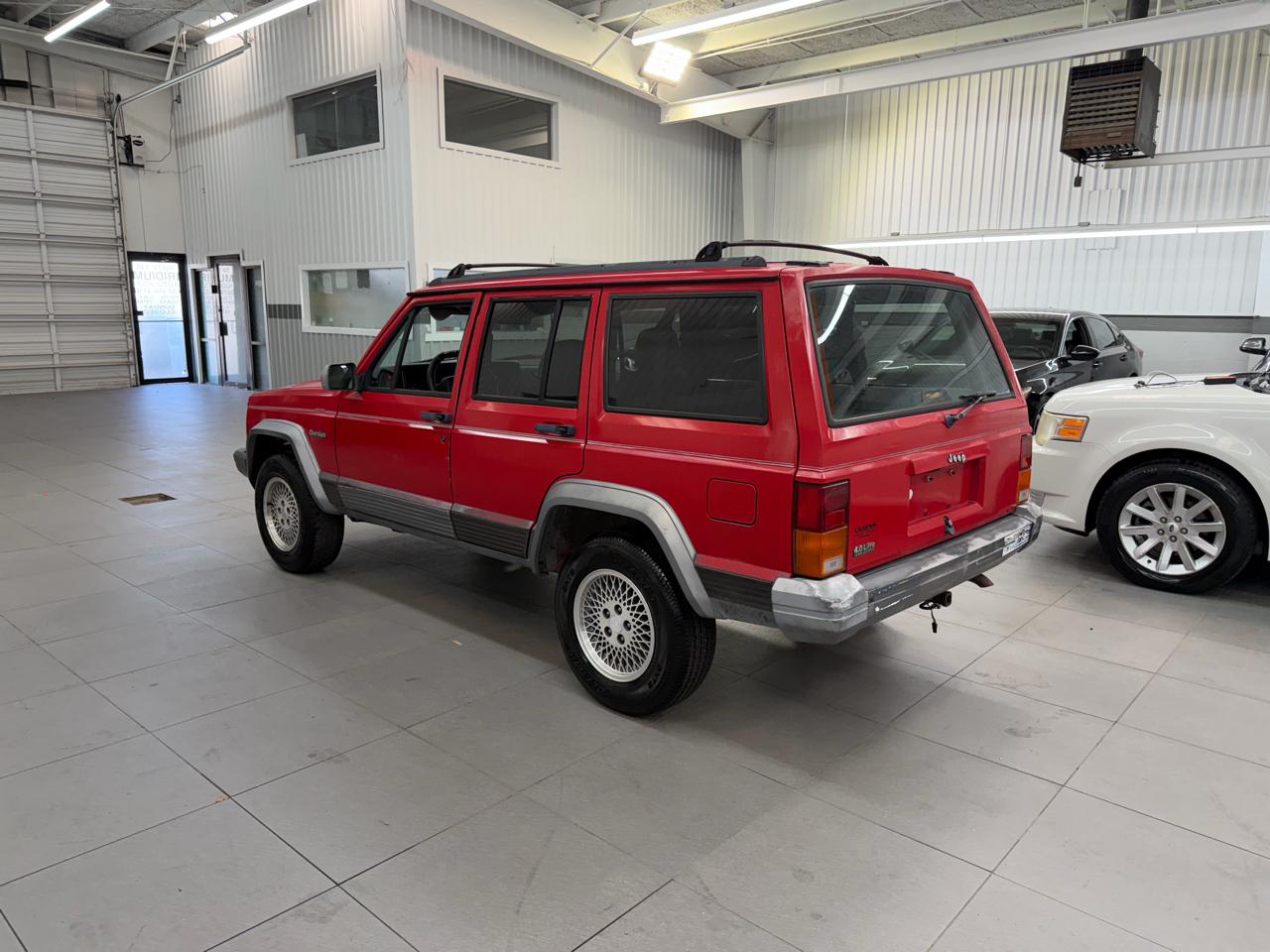 Jeep Cherokee Country 4-Door 2WD 1995