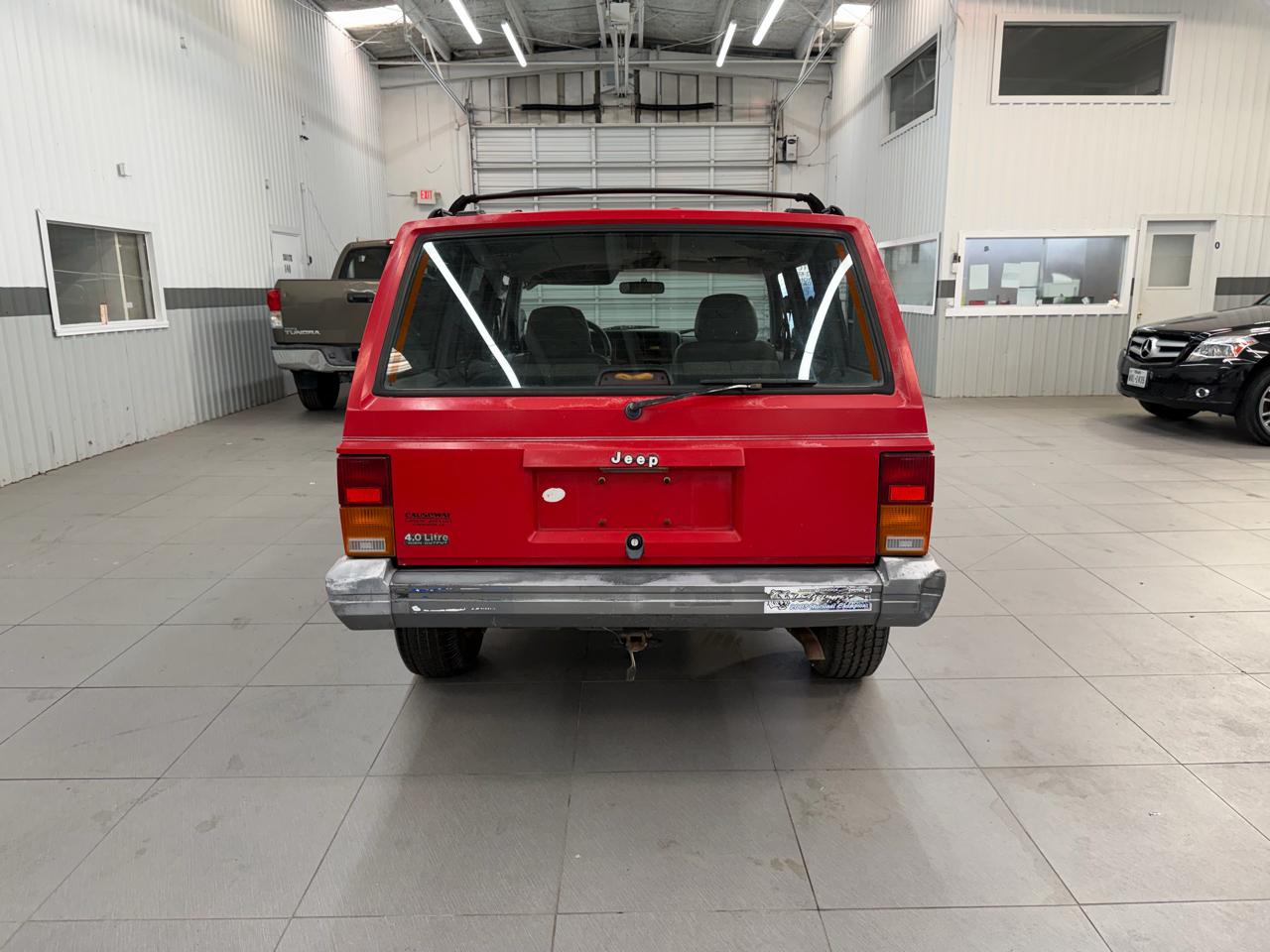 Jeep Cherokee Country 4-Door 2WD 1995