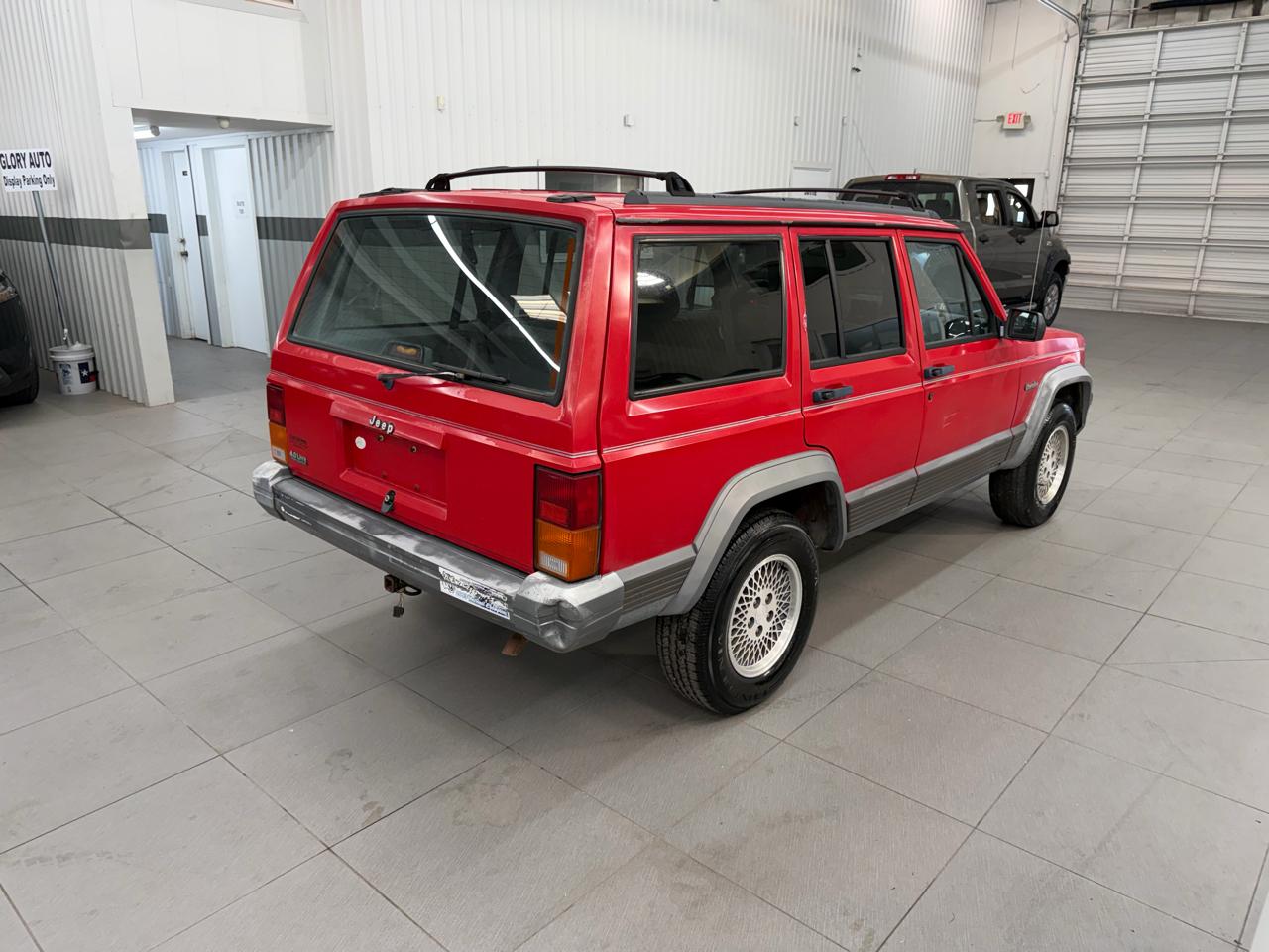 Jeep Cherokee Country 4-Door 2WD 1995