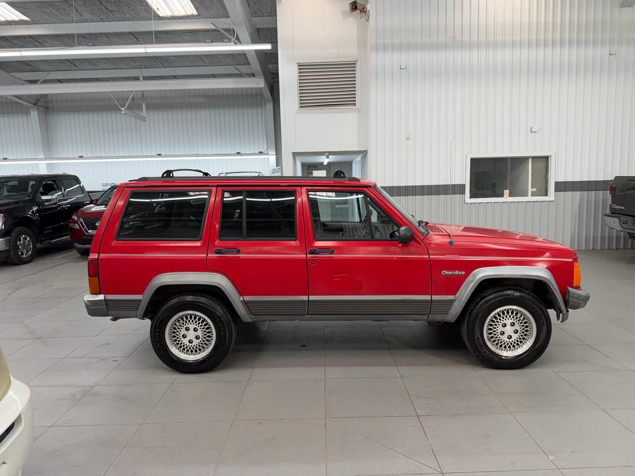 Jeep Cherokee Country 4-Door 2WD 1995
