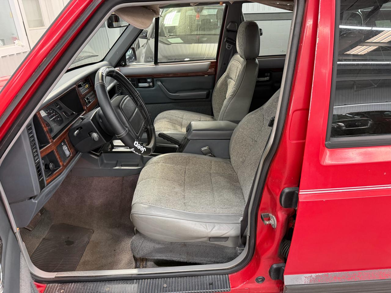 Jeep Cherokee Country 4-Door 2WD 1995