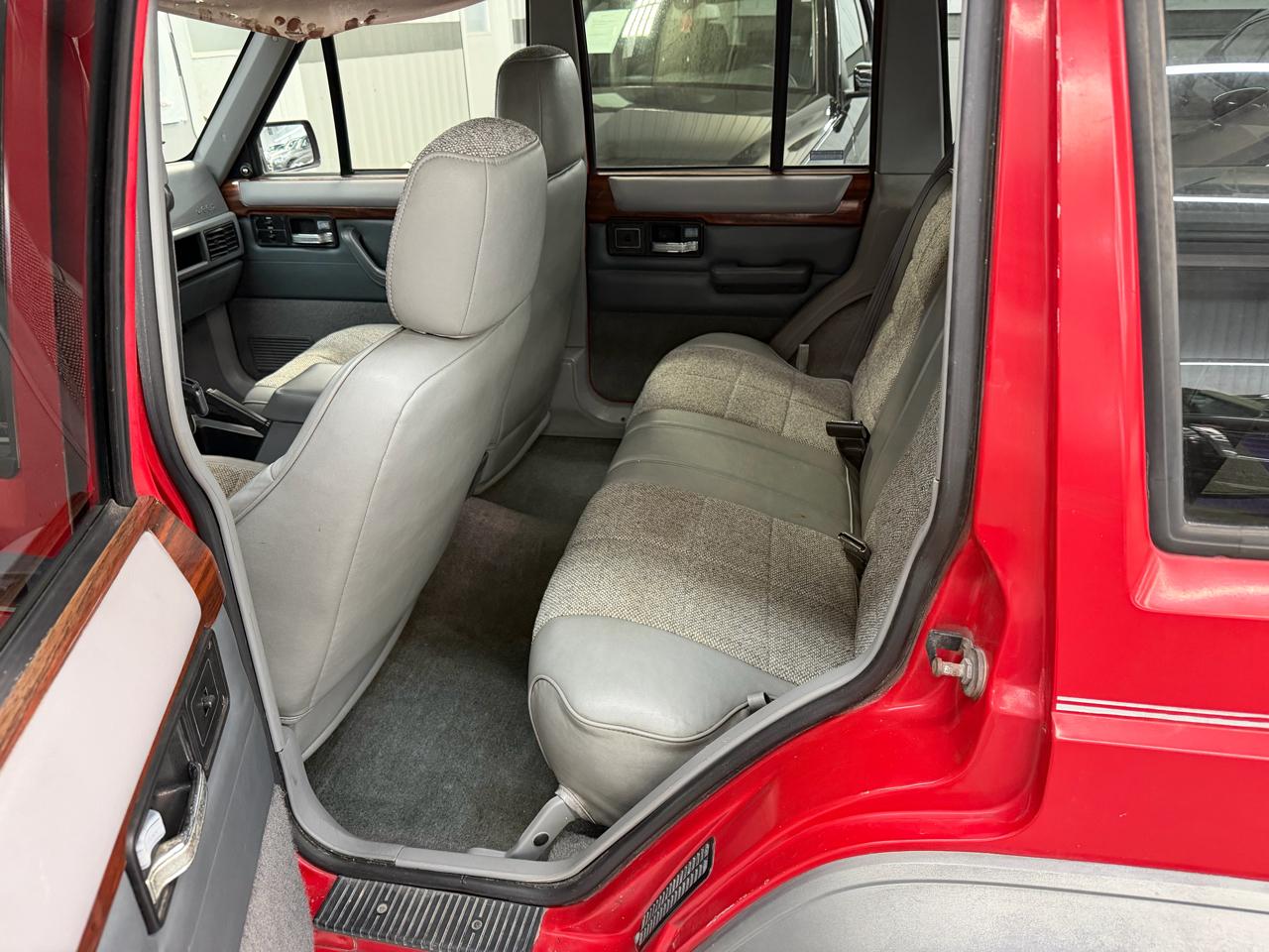 Jeep Cherokee Country 4-Door 2WD 1995