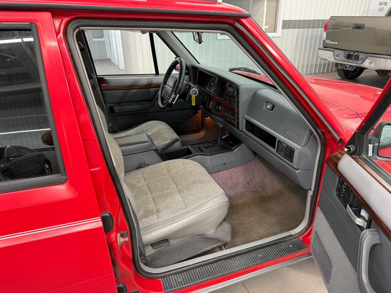 Jeep Cherokee Country 4-Door 2WD 1995