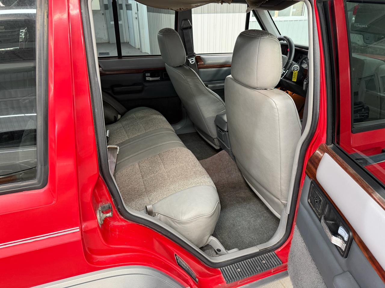 Jeep Cherokee Country 4-Door 2WD 1995