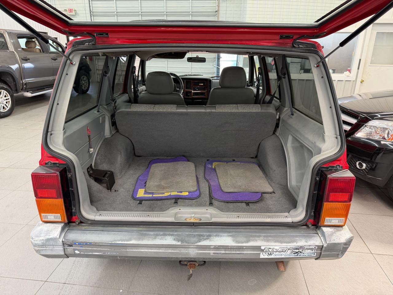 Jeep Cherokee Country 4-Door 2WD 1995