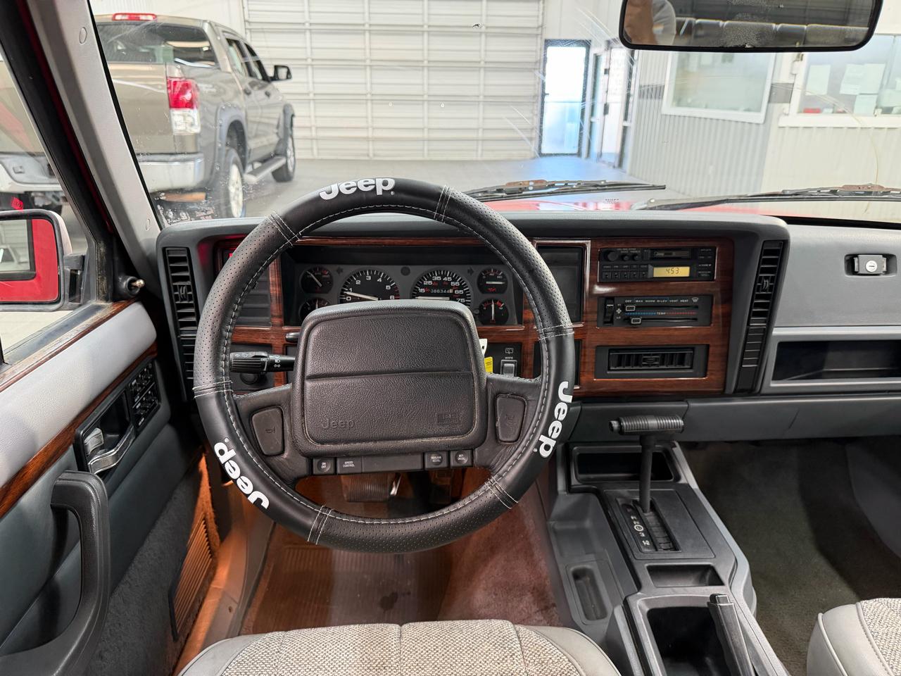 Jeep Cherokee Country 4-Door 2WD 1995