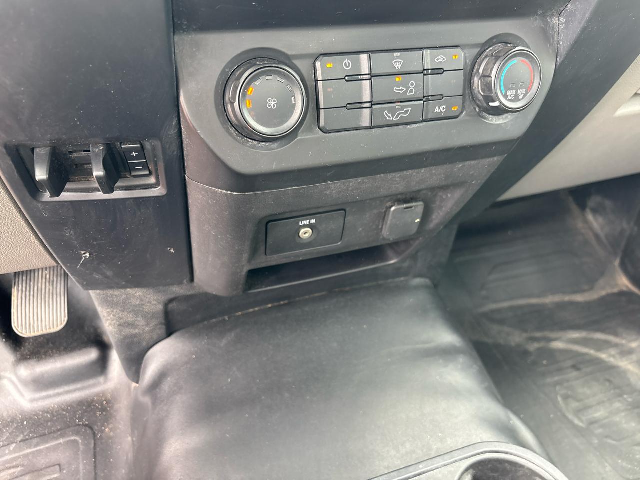 Ford F-150 2WD Reg Cab 122.5" XL 2016