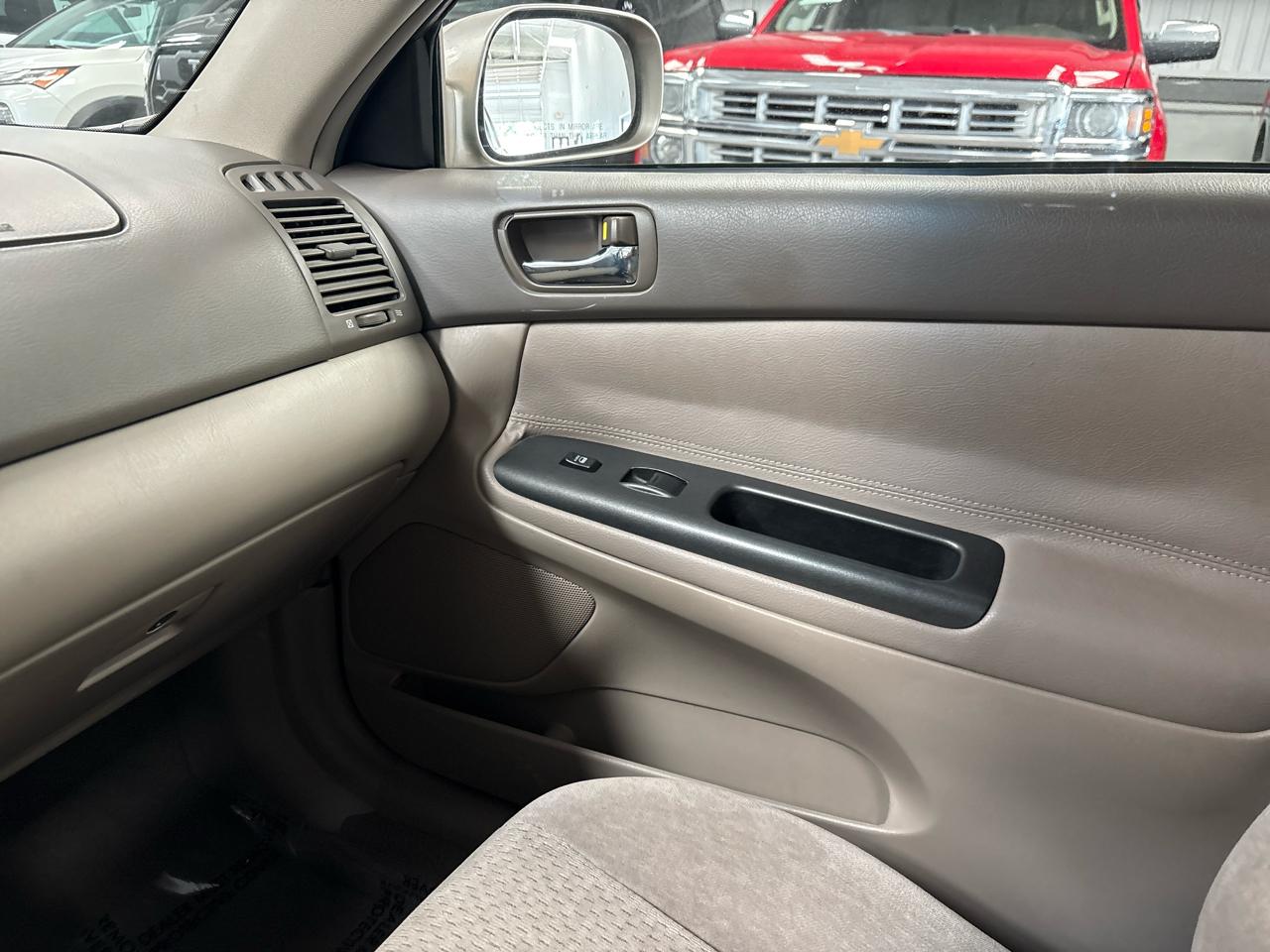 Toyota Camry LE 2002