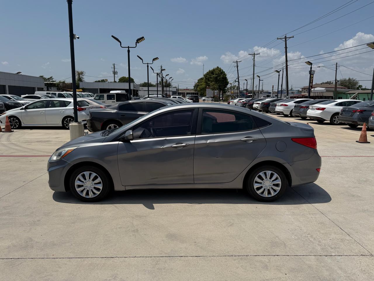 Hyundai Accent GLS 4-Door 6A 2015