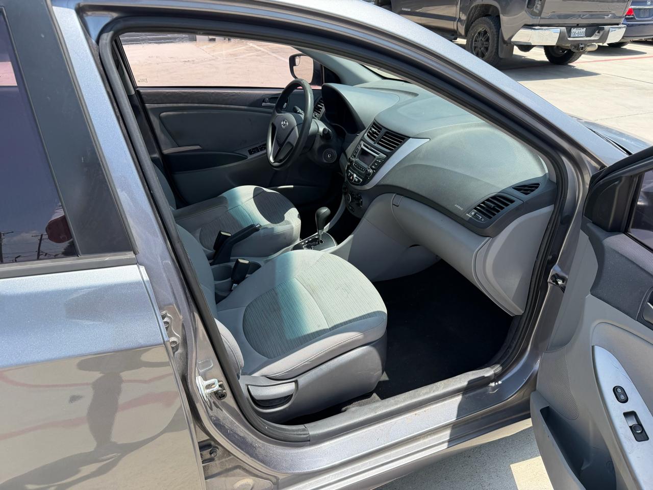 Hyundai Accent GLS 4-Door 6A 2015