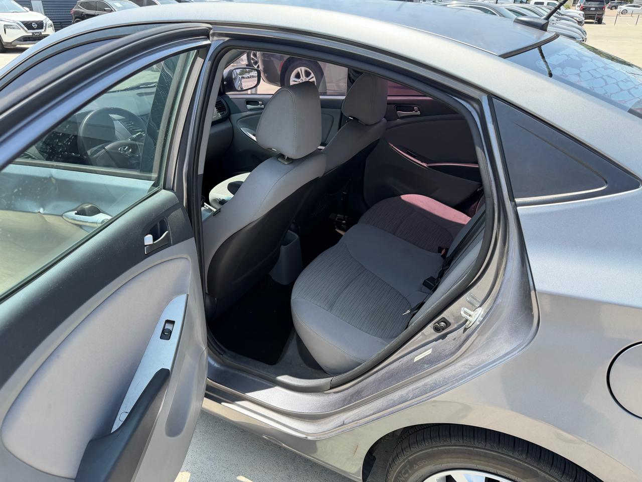 Hyundai Accent GLS 4-Door 6A 2015