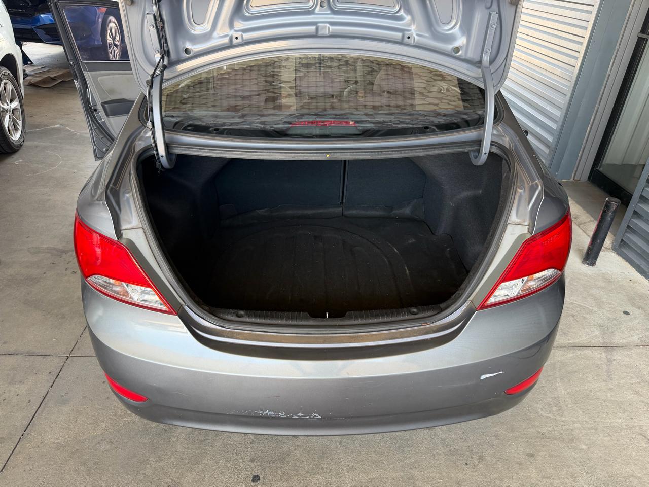Hyundai Accent GLS 4-Door 6A 2015