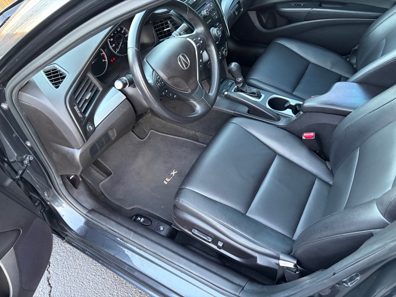 Acura ILX 8-Spd AT 2016