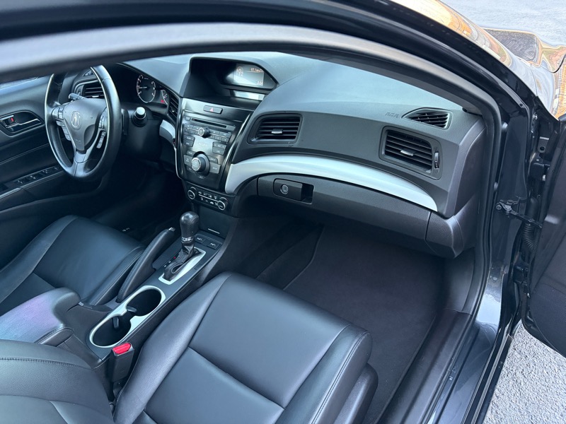 Acura ILX 8-Spd AT 2016