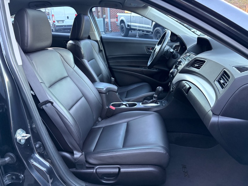 Acura ILX 8-Spd AT 2016