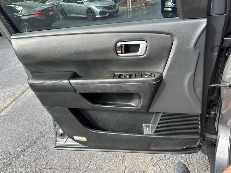 Honda Pilot EX-L 2WD 5-Spd AT with Navigation 2012 Honda Pilot EX-L 2WD 5-Spd AT with Navigation 2012