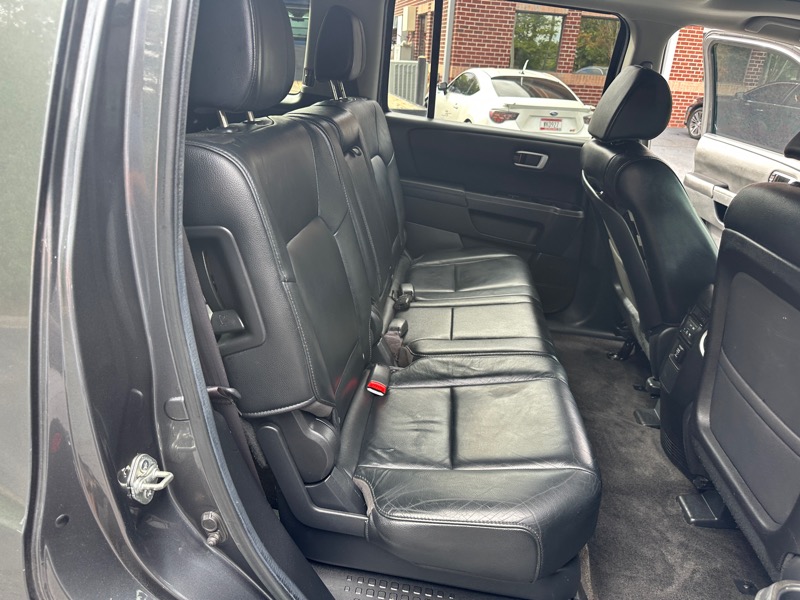 Honda Pilot EX-L 2WD 5-Spd AT with Navigation 2012 Honda Pilot EX-L 2WD 5-Spd AT with Navigation 2012