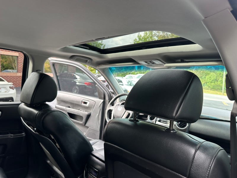 Honda Pilot EX-L 2WD 5-Spd AT with Navigation 2012 Honda Pilot EX-L 2WD 5-Spd AT with Navigation 2012