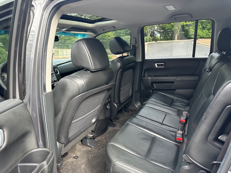 Honda Pilot EX-L 2WD 5-Spd AT with Navigation 2012 Honda Pilot EX-L 2WD 5-Spd AT with Navigation 2012