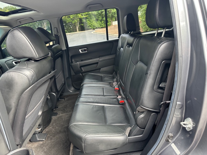 Honda Pilot EX-L 2WD 5-Spd AT with Navigation 2012 Honda Pilot EX-L 2WD 5-Spd AT with Navigation 2012