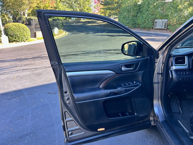 Toyota Highlander XLE AWD V6 2016 Toyota Highlander XLE AWD V6 2016