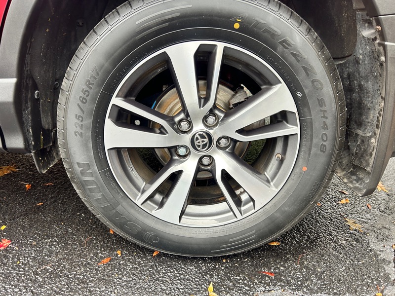 Toyota RAV4 XLE AWD 2017 Toyota RAV4 XLE AWD 2017