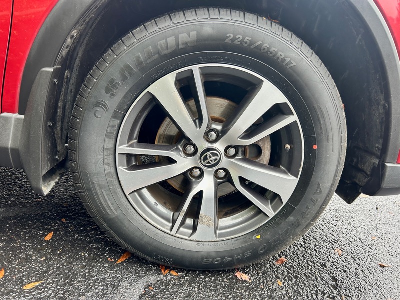 Toyota RAV4 XLE AWD 2017 Toyota RAV4 XLE AWD 2017