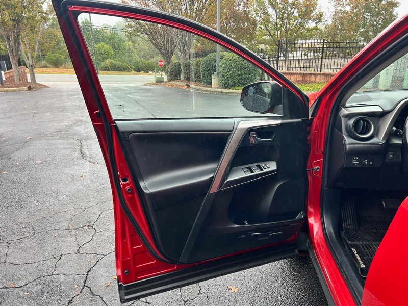 Toyota RAV4 XLE AWD 2017 Toyota RAV4 XLE AWD 2017