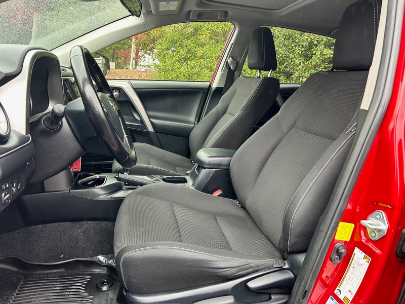 Toyota RAV4 XLE AWD 2017 Toyota RAV4 XLE AWD 2017