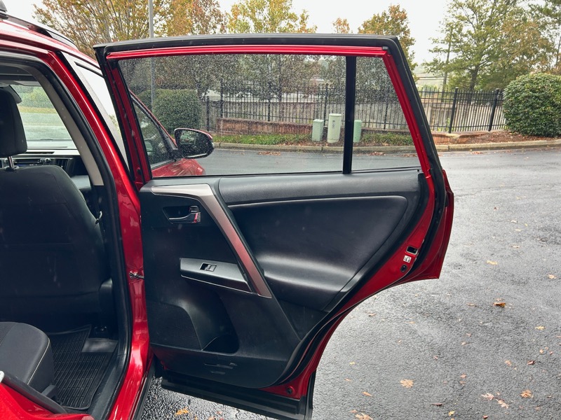 Toyota RAV4 XLE AWD 2017 Toyota RAV4 XLE AWD 2017