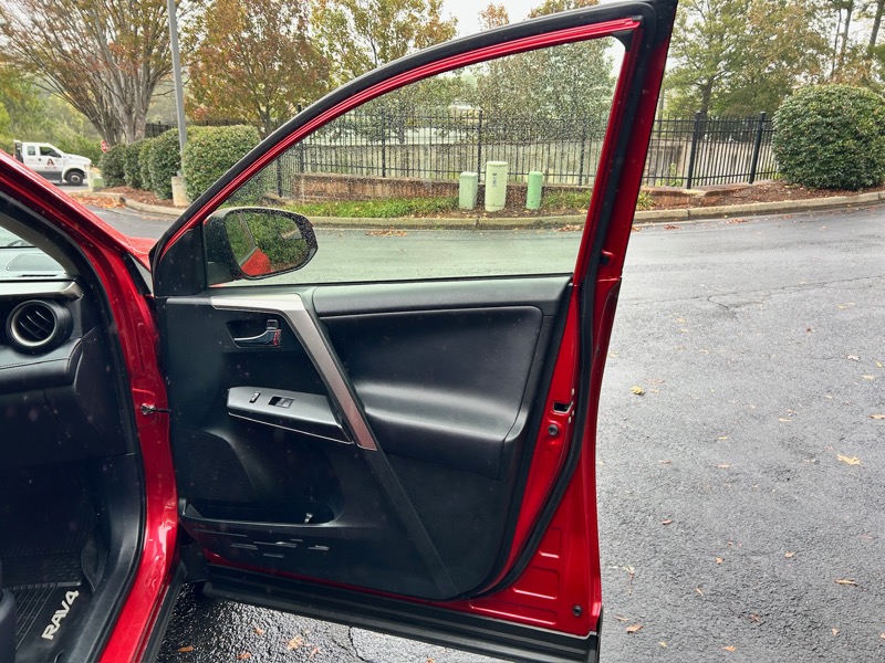 Toyota RAV4 XLE AWD 2017 Toyota RAV4 XLE AWD 2017